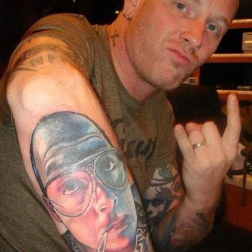 Portrét Huntera Thompsona na ruce od Coryho Taylora