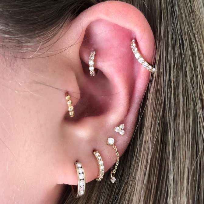 photo de cartilage d'oreille percée