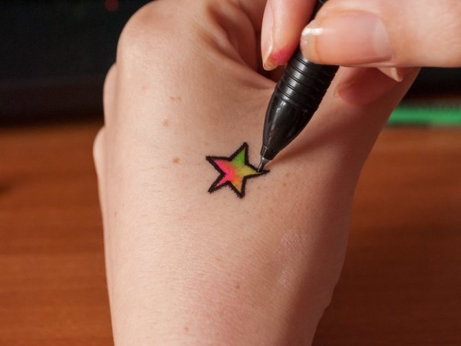 Tatouage simple au stylo