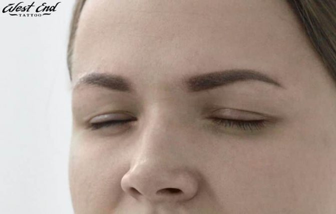 アイブロウタトゥーのパウダーメソッド