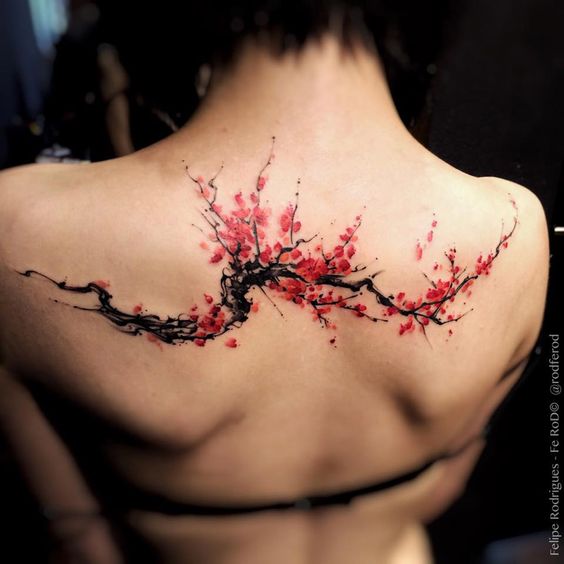 Tatouage réaliste de branche de cerisier sur le dos