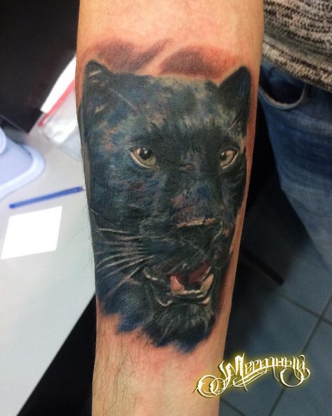 Tatuaje de cabeza de pantera realista