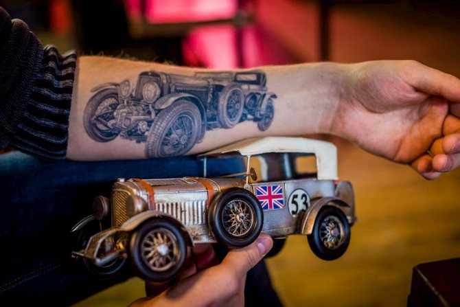 Le réalisme est l'un des styles les plus populaires dans les salons de tatouage de OldBoy Barbershop. Les clients satisfaits sont la meilleure preuve du professionnalisme de nos artistes.