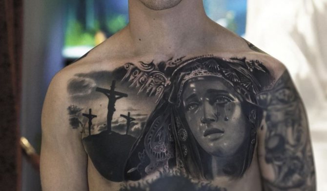 tatuaggi religiosi sul petto