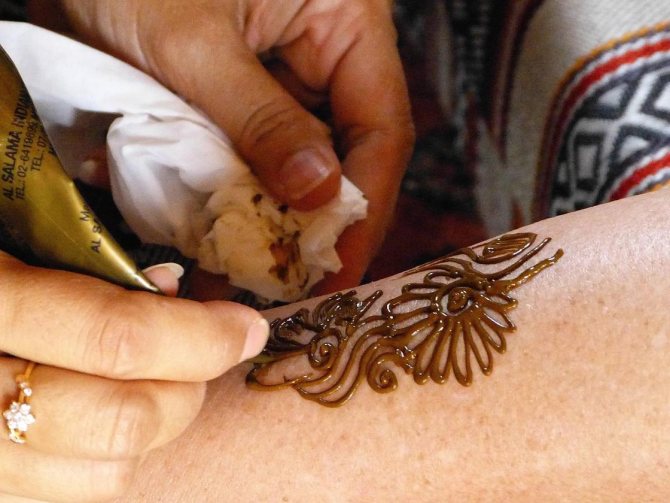 Henna käsipiirustukset askel askeleelta aloittelijoille