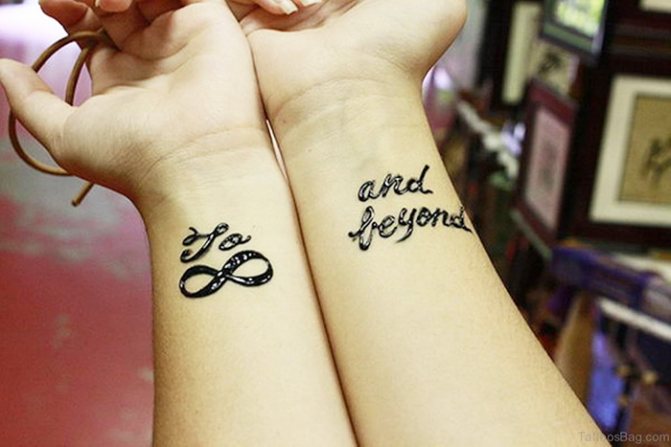 Huellas de henna en la muñeca. Bocetos fáciles para principiantes