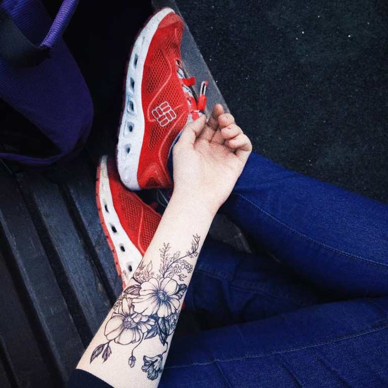 dessins au stylo sur les mains