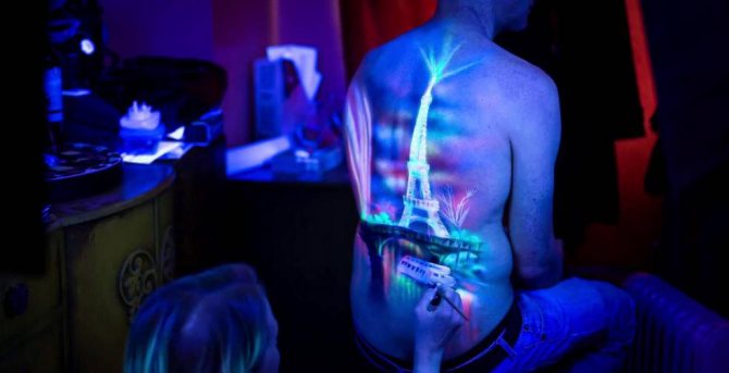 se faire un tatouage au néon