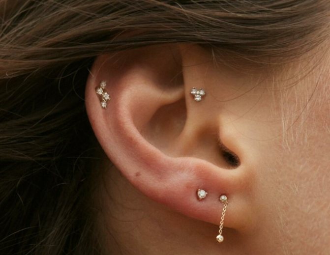 earring in the cartilage