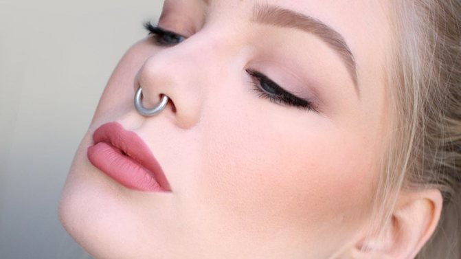 Egy fülbevaló az orrban