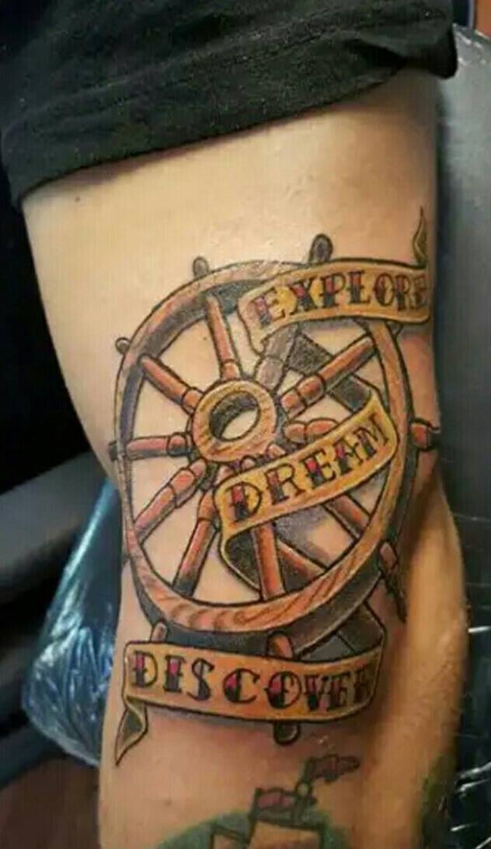 Gouvernail et lettrage