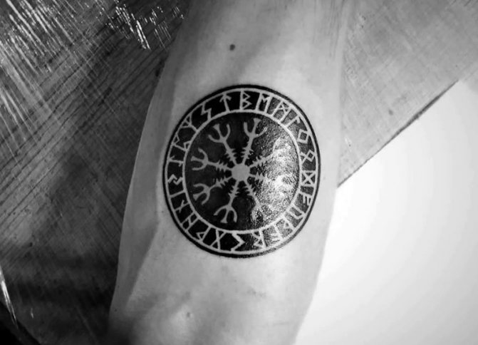 Scandinavian Tattoos - Tattoo Runes - Tattoo Helmet of Terror