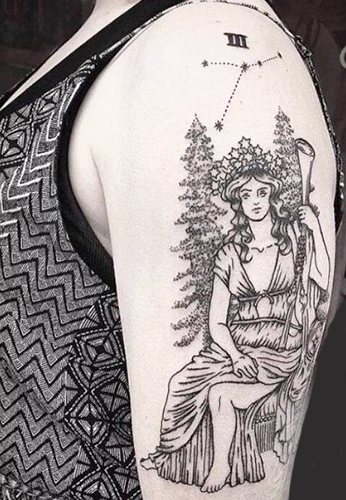 Ornements et motifs slaves pour les tatouages. Pochoirs, dessins pour filles, hommes. Photo