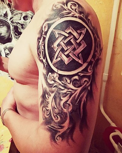 Ornements et motifs slaves pour les tatouages. Pochoirs, dessins pour filles, hommes. Photo