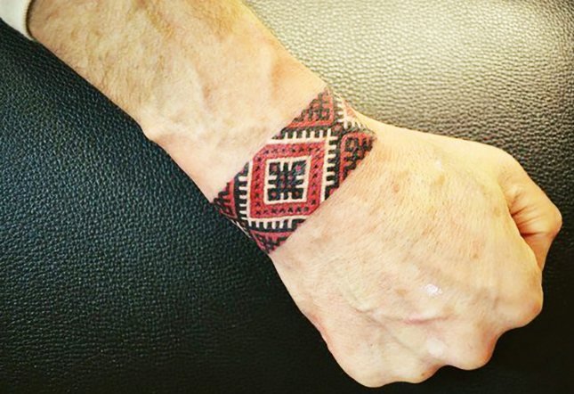 Ornements et motifs slaves pour les tatouages. Pochoirs, dessins pour filles, hommes. Photo