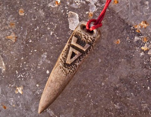 スラブ神話のヴェレスと、ヴェレスのお守り「熊の足」「狼の足」の2バージョン