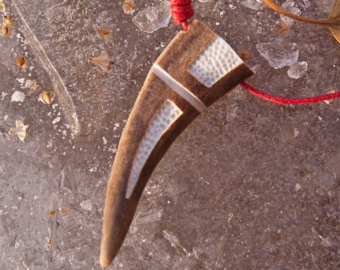 スラブ神話のヴェレスと、ヴェレスのお守り「熊の足」「狼の足」の2バージョン