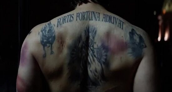 Късметът помага на смелите с латинска татуировка