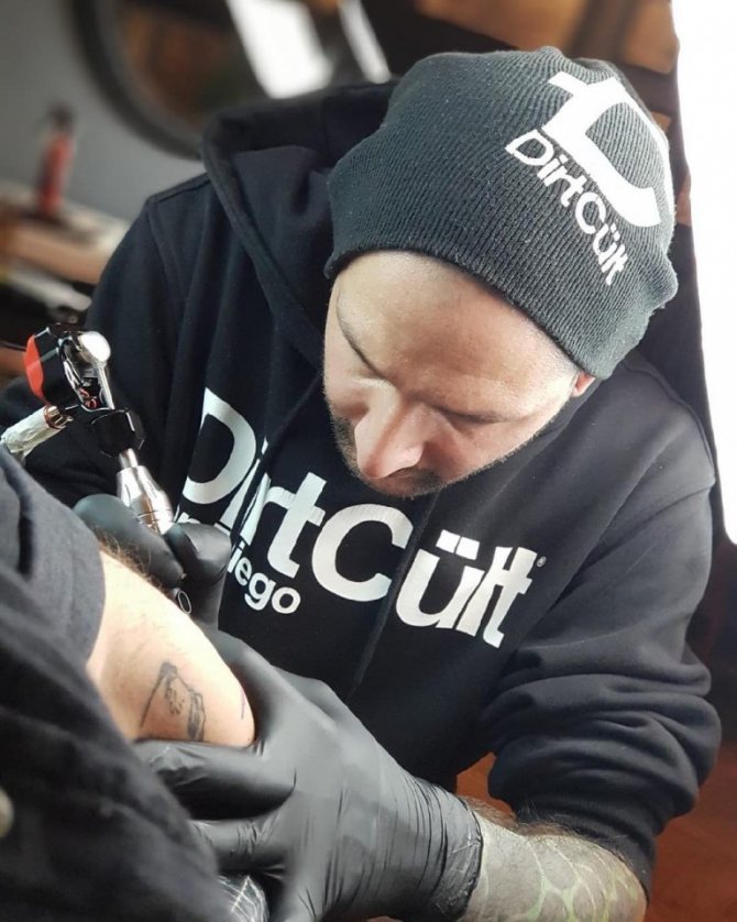 à quel âge sont les tatouages