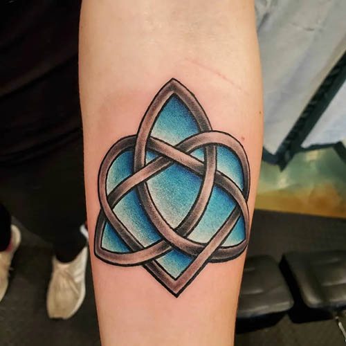 Tatuajes modernos para chicas en el brazo. Bocetos, significado, fotos