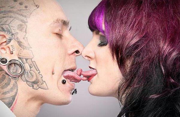 Critiques sur la fente de la langue