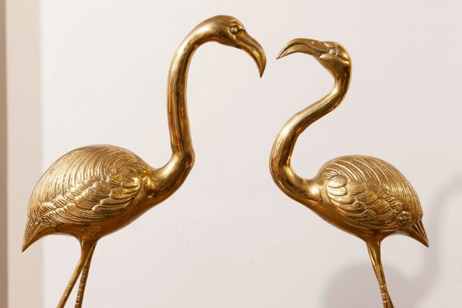 kahe flamingoga figuur