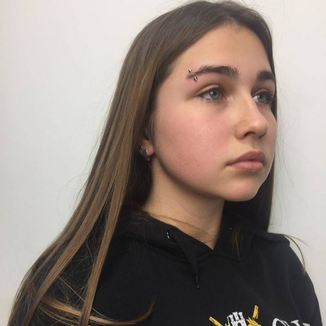 スタイリッシュなピアス