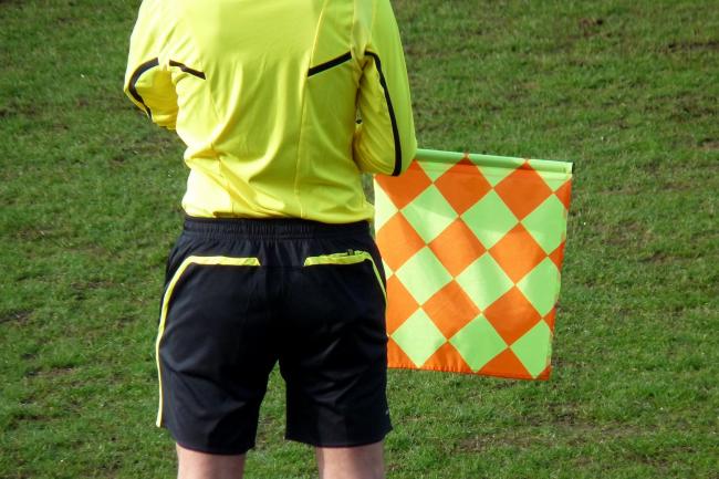 Съдия с карти