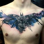 supersankari miehen rinnassa