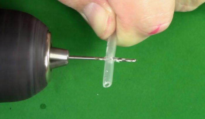 Trou percé à travers le trou