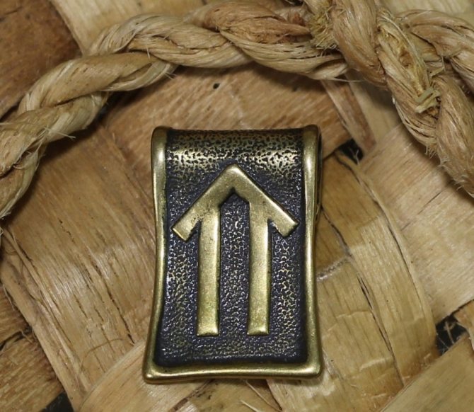 この風のルーンは、タトゥーとして作成することができます。