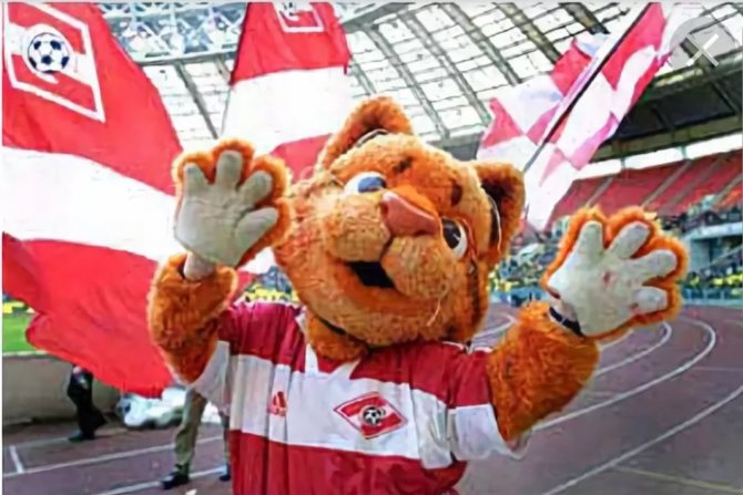 ♪ Spartacus' Maskottchen, die rote Katze ♪