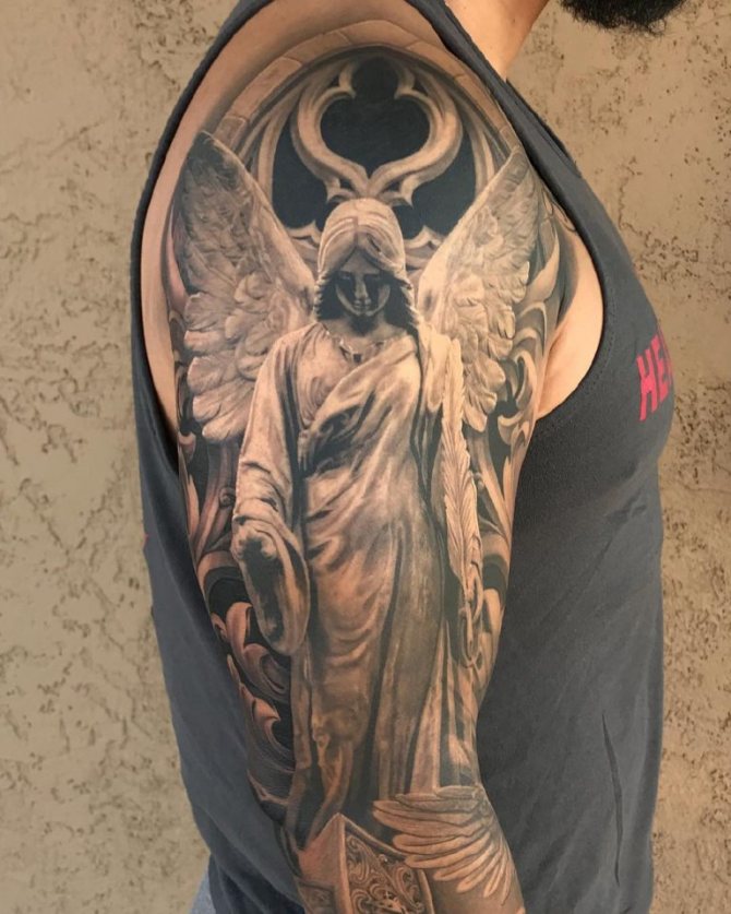 Τατουάζ άγγελος στον ώμο