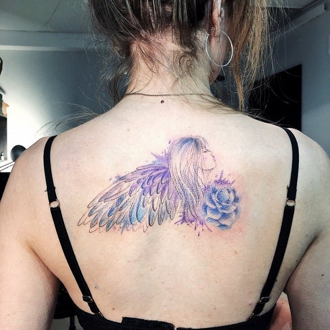 Tetování barevného anděla