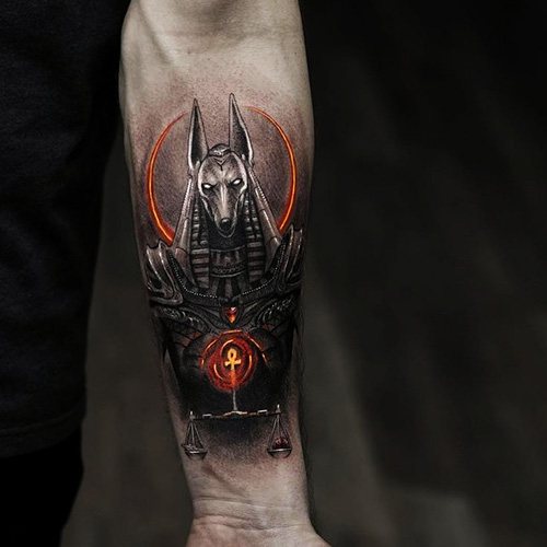 Tatouage d'Anubis, le dieu de l'Égypte. Signification, motifs, photo-tatouages pour hommes et femmes