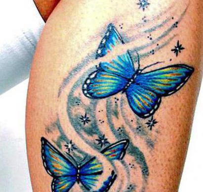 photo de papillons tatoués sur la jambe
