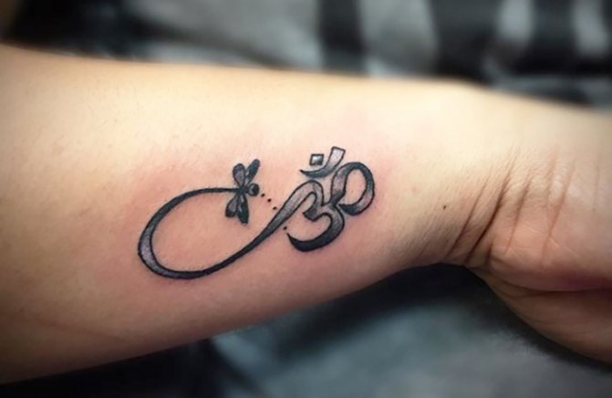 Tatuaje del infinito en la muñeca para chicas, hombres y parejas. Significado, imagen, bocetos
