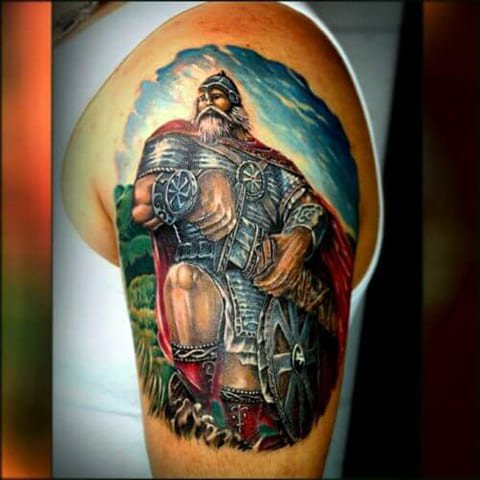 Tatouage d'un bogatyr sur l'épaule