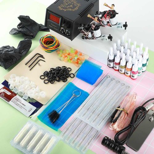 Tätowierung eines vierblättrigen Klees. Bedeutung, Bilder auf dem Handgelenk, Fuß, Finger mit einem Hufeisen, Marienkäfer, Blume, Skizzen