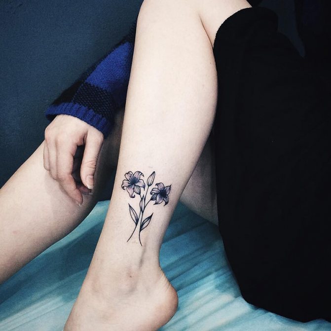 Signification de Tattoo Flowers - Tattoo Flowers - Tattoo Flowers sur ma jambe