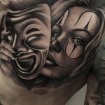 μεταμφιεσμένο κορίτσι με τατουάζ