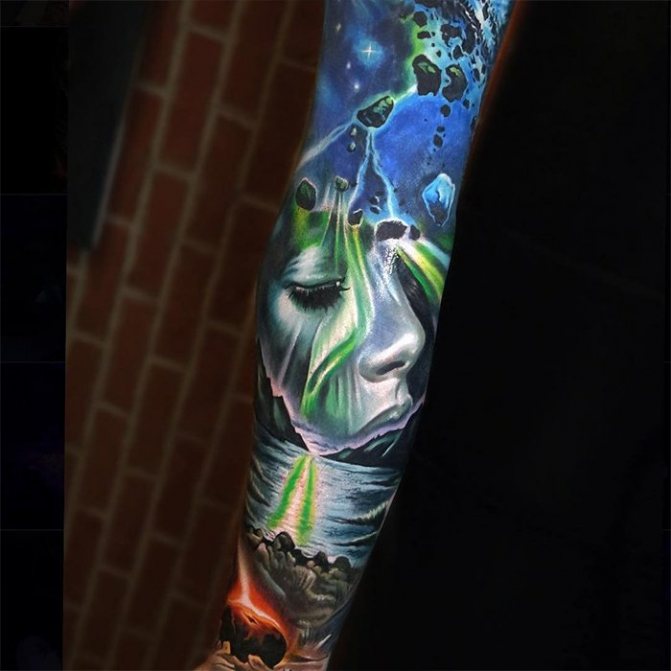 Tattoo main filles visage espace