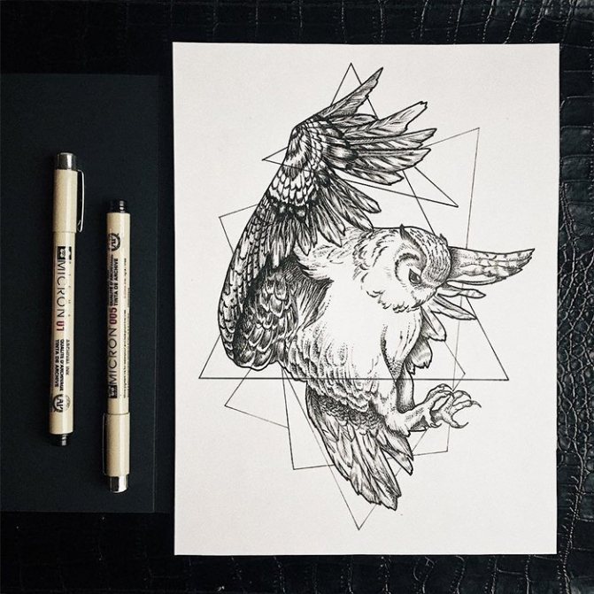 Tatouage pour filles hibou en vol