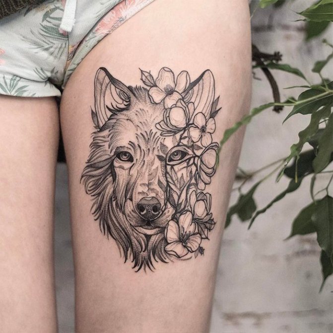 tatouage pour filles loup avec fleurs chb