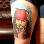 Tatovering af Jack Sparrow på armen, ryggen, skulderen. Foto, betydninger