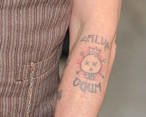 Tatuaje de Johnny Depp. Cuadros en su brazo, espalda y mano