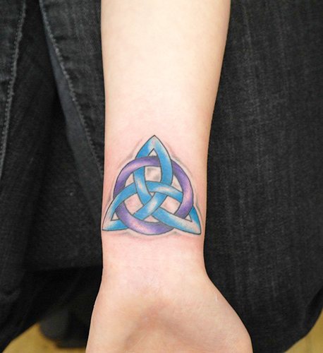 Geometrické tetování na paži. Skicy pro dívky, muži, barevné, černobílé