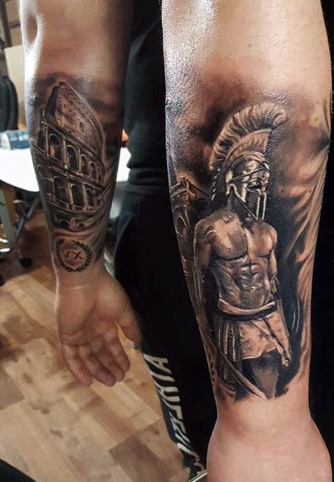 Tatouage de gladiateur sur l'avant-bras