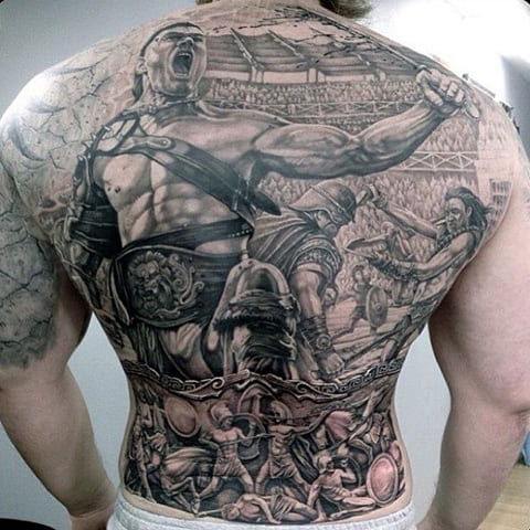 Tatouage gladiateur sur le dos