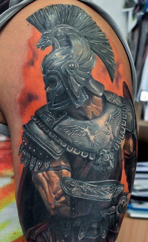 Tatouage d'un gladiateur sur un homme
